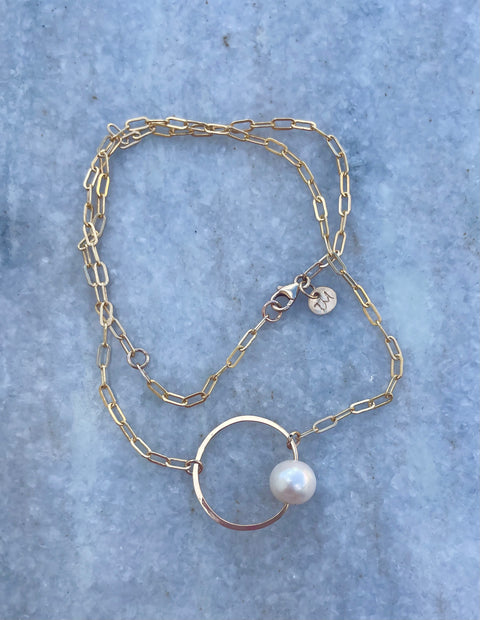 Pearl in Circle Necklace