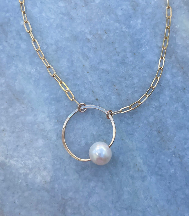 Pearl in Circle Necklace