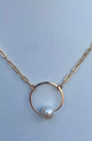 Pearl in Circle Necklace