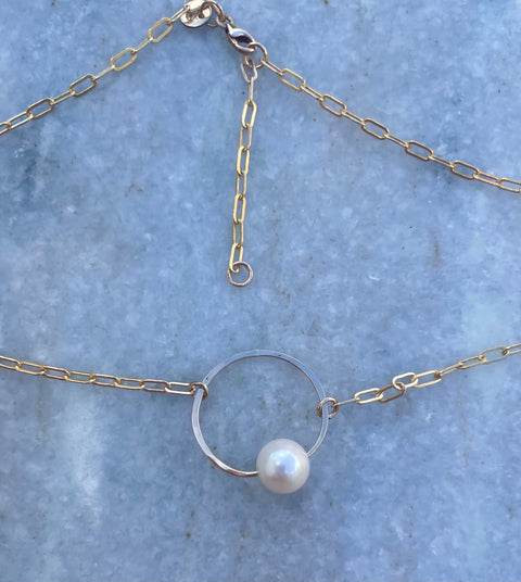 Pearl in Circle Necklace